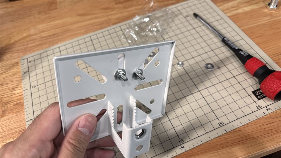 クランプ式金具のナット